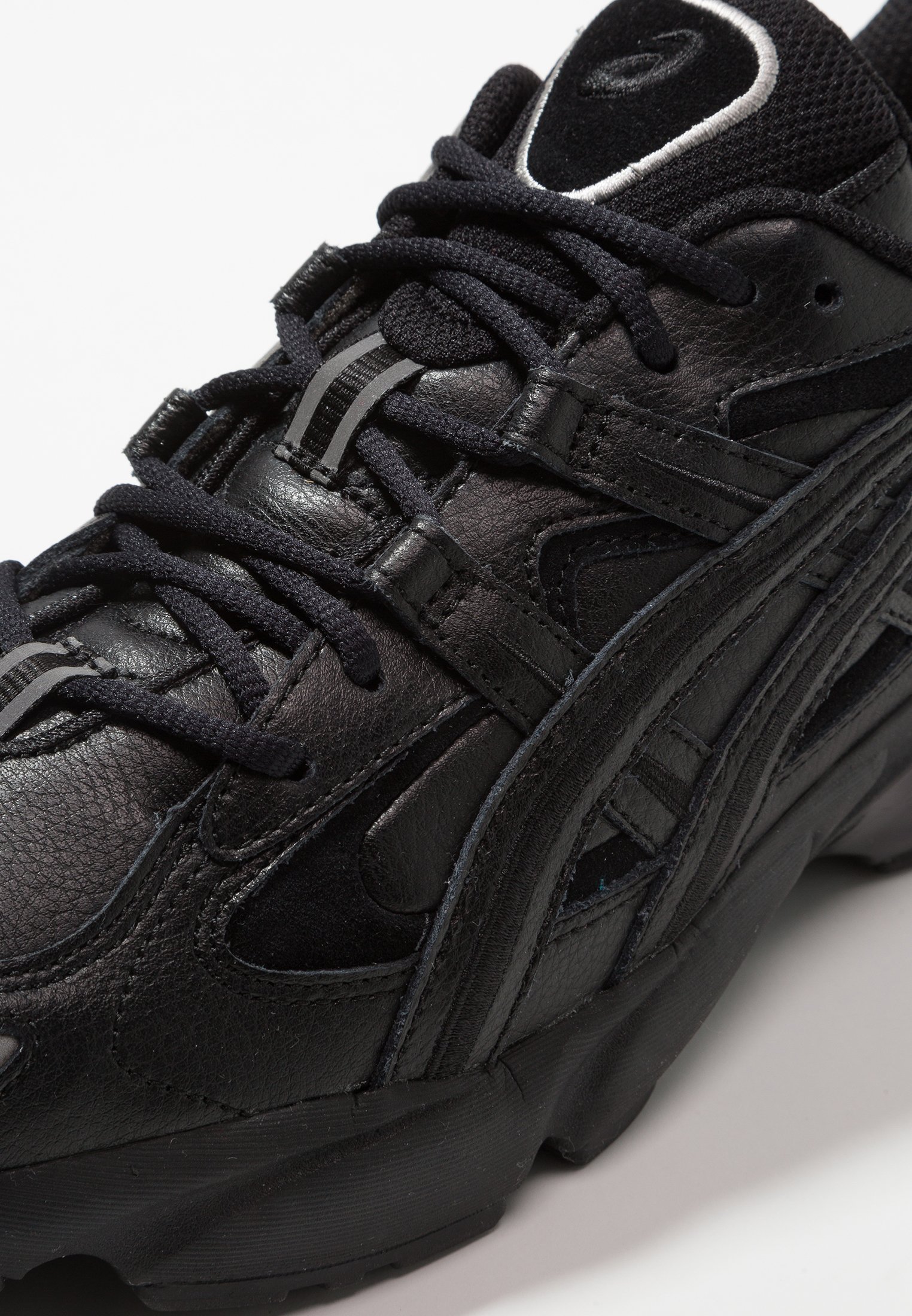 asics black trainers