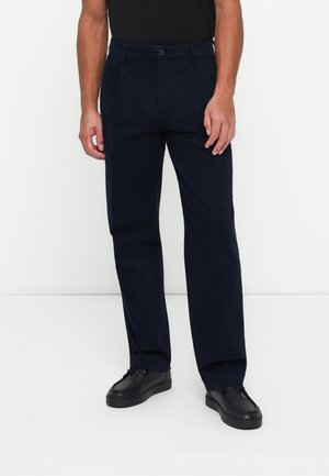 LOOSE MIKE DEEP PLEAT PANT - Chinot - sky captain