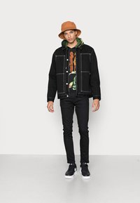 Carlo Colucci HOODIE - Camisola - black green