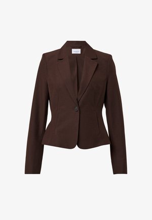 Brązowa dopasowana marynarka z klapami, zapięciem na jeden guzik i dwoma kieszeniami z przodu. Wykonana z gładkiego materiału o dopasowanym kroju.