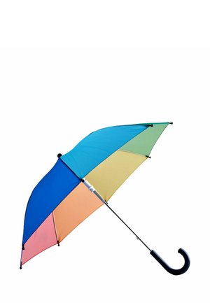 Geöffneter Regenschirm mit einem gebogenen schwarzen Griff und einem Schirm aus sechs farbigen Paneelen in Blau, Grün, Gelb, Orange und Pink.