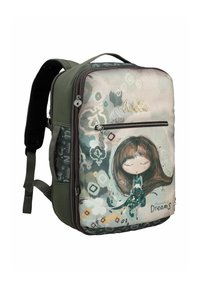Grüner Stoffrucksack mit floral gemustertem Vorderteil. Verfügt über einen Reißverschluss, eine seitliche Tasche und eine Abbildung eines Mädchens mit langen Haaren sowie dem Text "Die Welt der Träume."