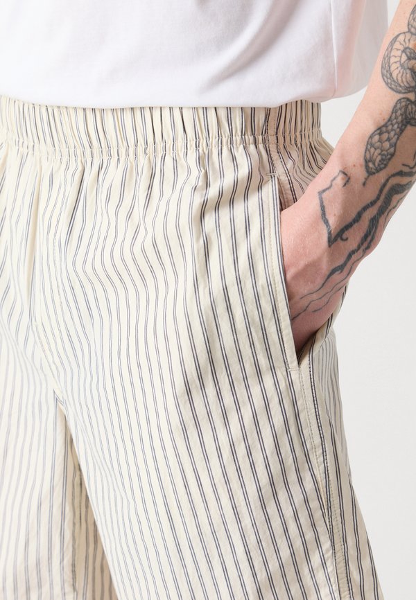 PULL ON - Shorts - turtledove4