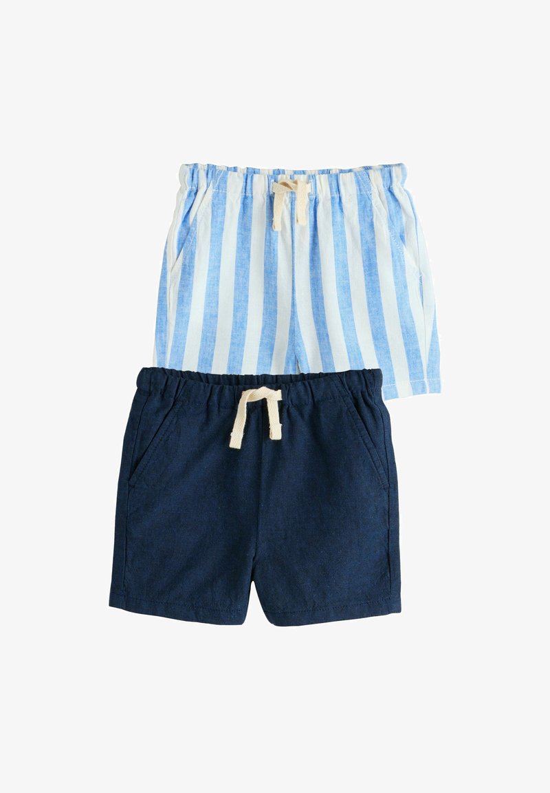 Dos pares de pantalones cortos para niños con cintura elástica y bolsillos delanteros, uno a rayas azul claro y blanco, el otro en azul marino sólido, ambos con un cordón beige.