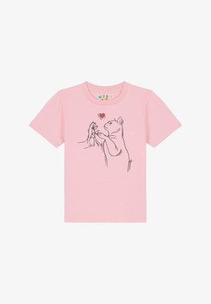 Roze T-shirt met korte mouwen met een zwarte lijntekening van een kat die naar een hand reikt, met daarboven een klein rood hart. Zacht katoenmateriaal.
