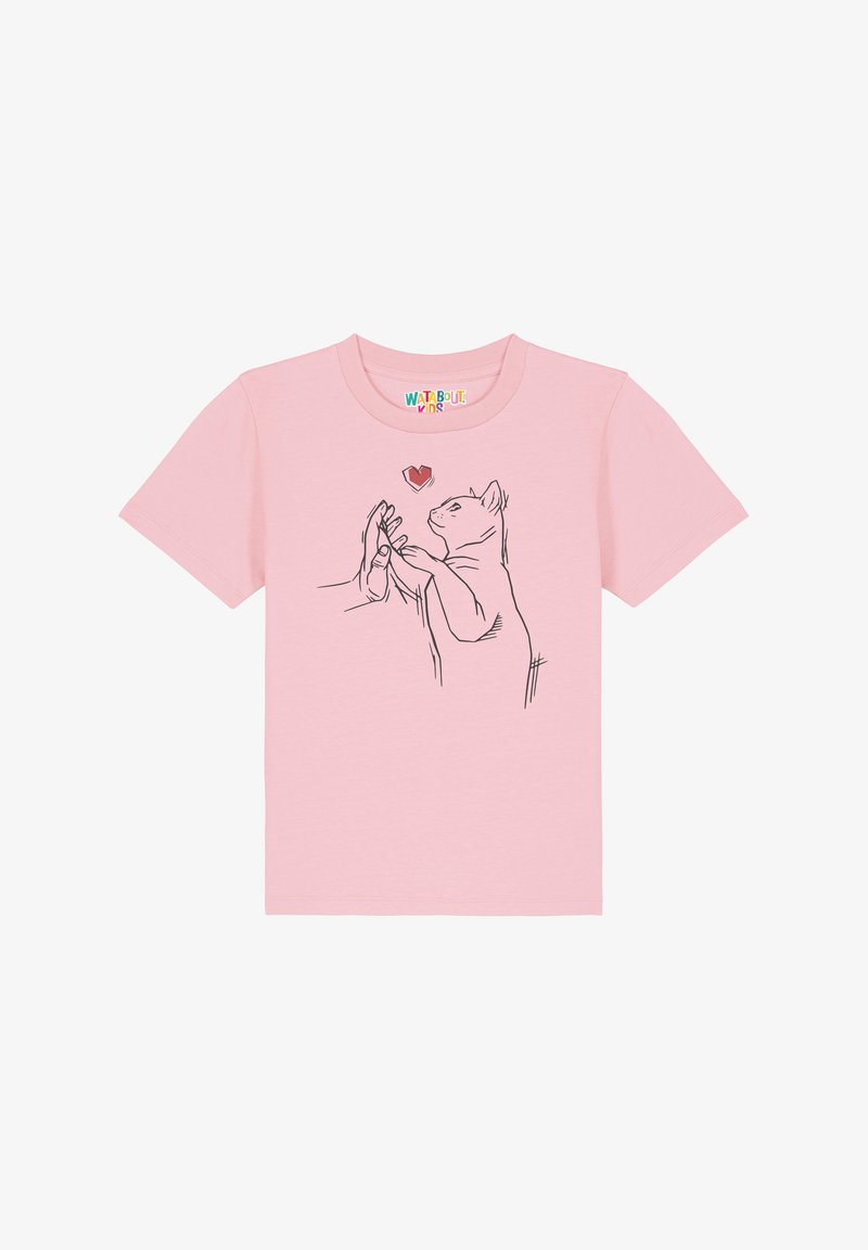 Roze T-shirt met korte mouwen met een zwarte lijntekening van een kat die naar een hand reikt, met daarboven een klein rood hart. Zacht katoenmateriaal.