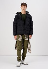 Replay CLASSIC HOODED PUFFER - Winter jacket - black
