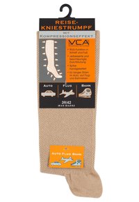 Calze compressive beige al ginocchio con tessuto strutturato, punta lavorata a mano e confezione che mostra icone di viaggio per auto, aereo e treno.
