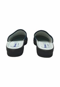 Ciabatte slip-on blu con retro aperto, morbida fodera interna e suola in gomma nera. Dotate di soletta imbottita per il massimo comfort.