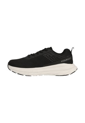 Schwarzer Sportschuh mit strukturiertem Obermaterial, weißer gepolsterter Zwischensohle und schwarzem Gummiaußensohle; verfügt über schlanke seitliche Streifen und eine Zuglasche.