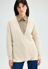 ASYMMETRIC - Chaqueta de punto - beige