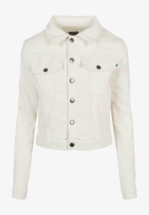 Weiße Jeansjacke mit taillierter Passform, Druckknopfverschluss auf der Vorderseite, zwei Brusttaschen und einem kleinen grünen Akzent am Ärmel. Texturierter Stoff.