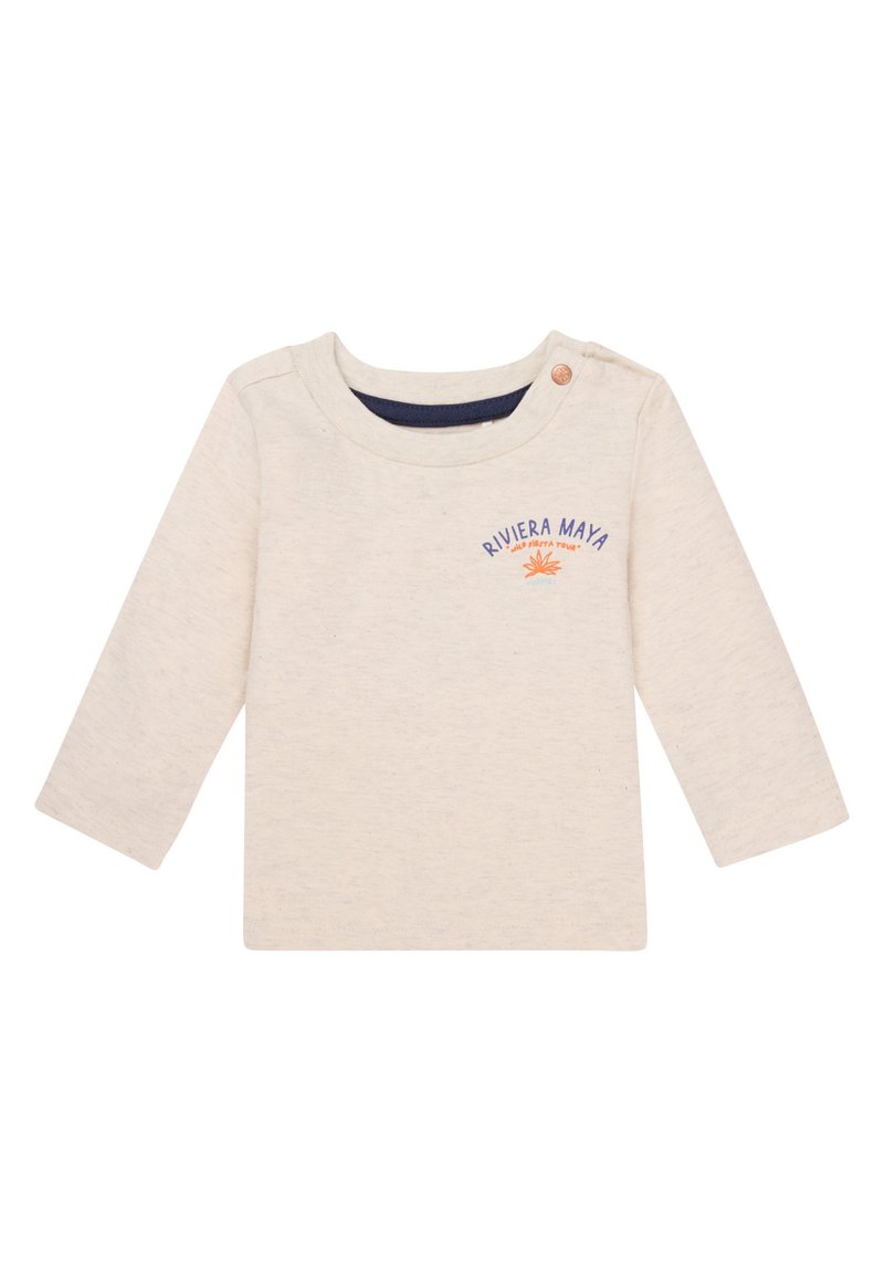 Beige langemouw shirt gemaakt van zachte katoen. Heeft een ronde hals met een marineblauwe rand en een bedrukte ontwerpen "RIVIERA MAYA" in blauw en oranje.