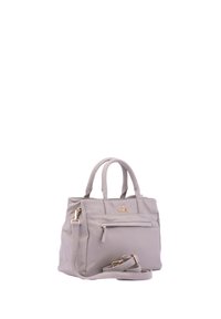 Grijze leren handtas met bovenhandvatten, een afneembare schouderband, een voorzak met rits en een gouden logo-detail aan de voorkant.