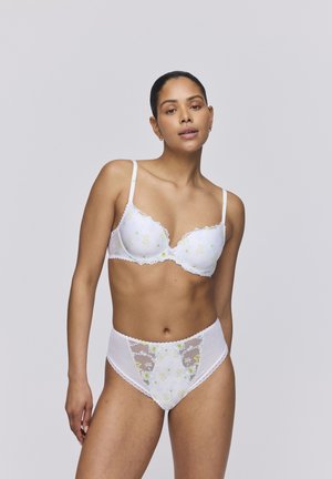 CHEN HEARTSHAPE - Underwired bra - white yacht