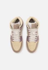 Jordan AIR JORDAN 1 MID - Aukšto profilio sportbačiai - light orewood brown/team gold/khaki/taupe grey