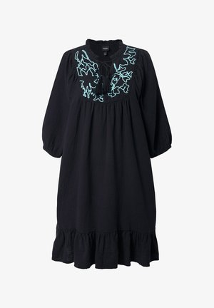 Schwarzes, locker sitzendes Kleid aus strukturiertem Stoff, mit langen Ärmeln, einem Rüschensaum und einem türkisfarbenen, gestickten Blumendesign auf dem Oberteil.