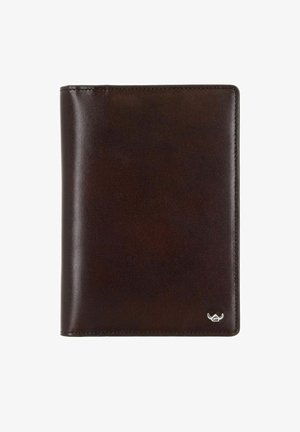 Cartera de cuero marrón oscuro con un acabado suave y un pequeño logo plateado con cuernos en la esquina inferior derecha.
