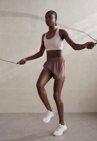 Nike Performance ONE - Dubbla shorts - smokey mauve/silver