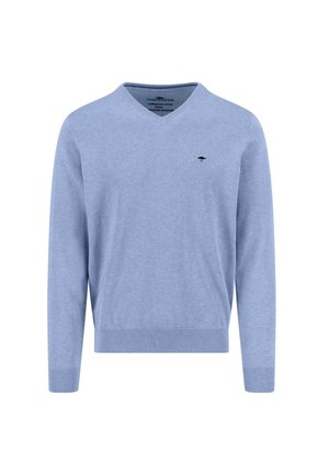 Hellblauer V-Ausschnitt-Pullover mit langen Ärmeln und einem kleinen schwarzen gestickten Logo auf der linken Brust.