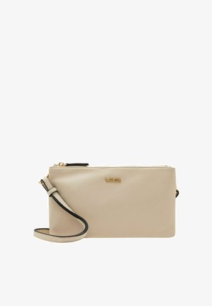 Beige leren schoudertas met een gestructureerde afwerking, gouden logoaccent, ritsluiting en een afneembare schouderriem. Minimalistisch rechthoekig ontwerp.