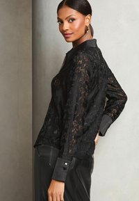 Lipsy PETITE FIT BUTTON THROUGH - Bluza - black