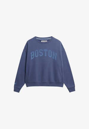 Sudadera azul con "BOSTON" en un tono contrastante. Presenta un cuello redondo, puños acanalados y un corte relajado. Fabricada en suave material de algodón.