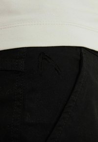 CHASIN' UNO.S INFINITE - Shorts - black