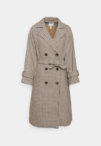 Cappotto trench doppiopetto in un motivo houndstooth, tonalità beige e marrone, con vita cinturata, ampio colletto e maniche arrotolate.