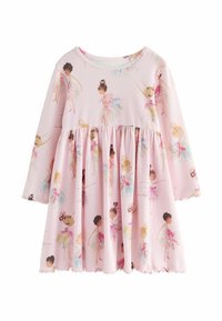 Rosa Langarmkleid mit geripptem Textur, das einen Ballett-inspirierten Druck von Tänzern in verschiedenen Posen und bunten Tutus zeigt, sowie einen gerafften Rock.