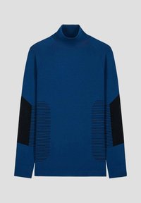 Maglione a collo alto a maniche lunghe di colore blu con dettagli neri a coste e motivi strutturati sulle maniche; materiale liscio e design aderente.