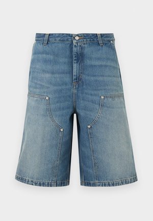 Modré džínsové šortky s vysokým pásom, veľkými zaoblenými prednými vreckami, pútkami na opasok a zapínaním na gombík.