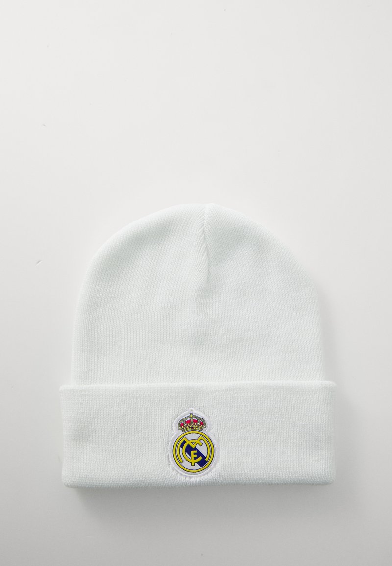 Bijela pletena kapa s preklopom. Ispod čela vezena Real Madrid logo u žutoj, plavoj boji i detalj krune sprijeda.