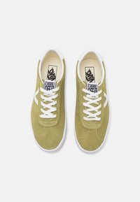 Green suede sneakers with white laces, featuring a round toe and contrasting side stripe logo. Soft texture and padded collar for comfort.