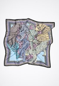 Zijde sjaal met kleurrijke geïllustreerde grote katten, waaronder tijgers en luipaarden, op een patroon achtergrond in pastel blauw, roze, geel en zwart.
