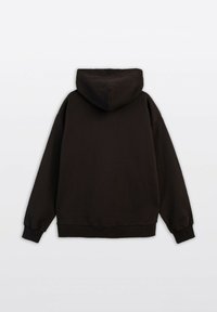 Czarna bluzka z kapturem wykonana z miękkiego materiału, z regulowanym kapturem, długimi rękawami oraz ściągaczami przy mankietach i u dołu. Gładki tył.