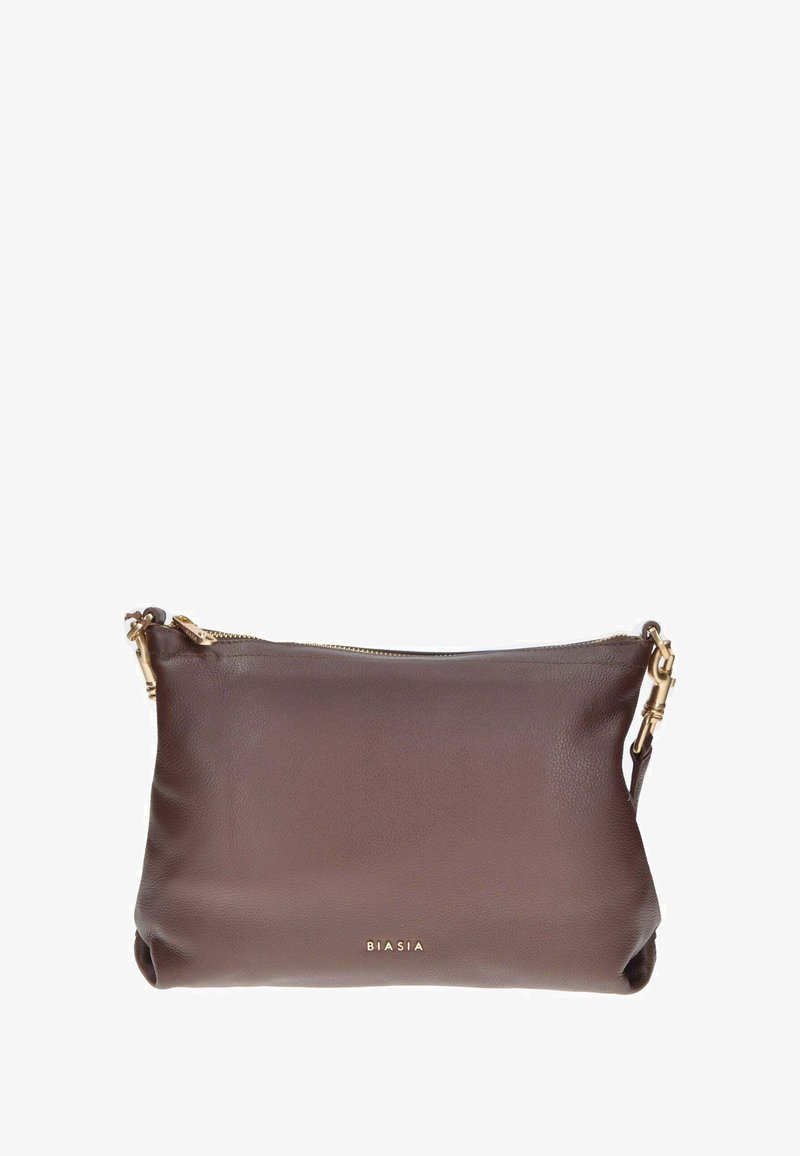 Borsa a tracolla in pelle marrone con una texture morbida, chiusura a zip e hardware dorato. Presenta un logo sottile sul davanti e una tracolla rimovibile.