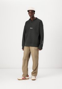 Oakley NEW RETRO SWEATER - Strikkegenser - shadow