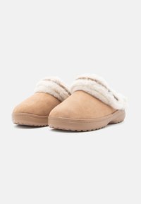 Crocs UNISEX - Papucsok - sepia