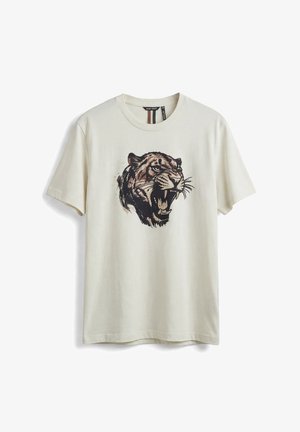 Camiseta blanca de manga corta con un gráfico de la cabeza de un tigre rugiente en tonos marrón y negro centrado en el frente.