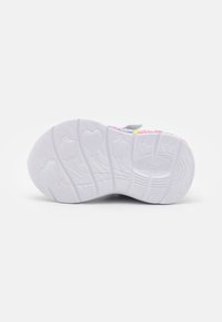 Skechers LIL DREAMERS - Sneakers laag - silver/multi-coloured