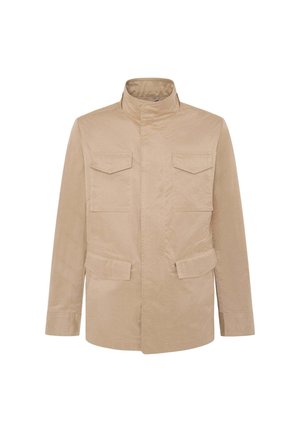 Beige militaire stijl jas met een hoge kraag, twee borstzakken en zijzakken, met een gladde textuur en een knopenloze sluiting aan de voorkant.