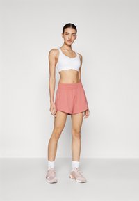 Nike Performance ONE - Calções 2 em 1 - canyon pink/reflective silver