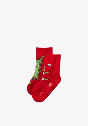 Calzini rossi con un disegno di un albero di Natale verde decorato con ornamenti colorati. Presentano puntini antiscivolo sul fondo per una migliore presa.