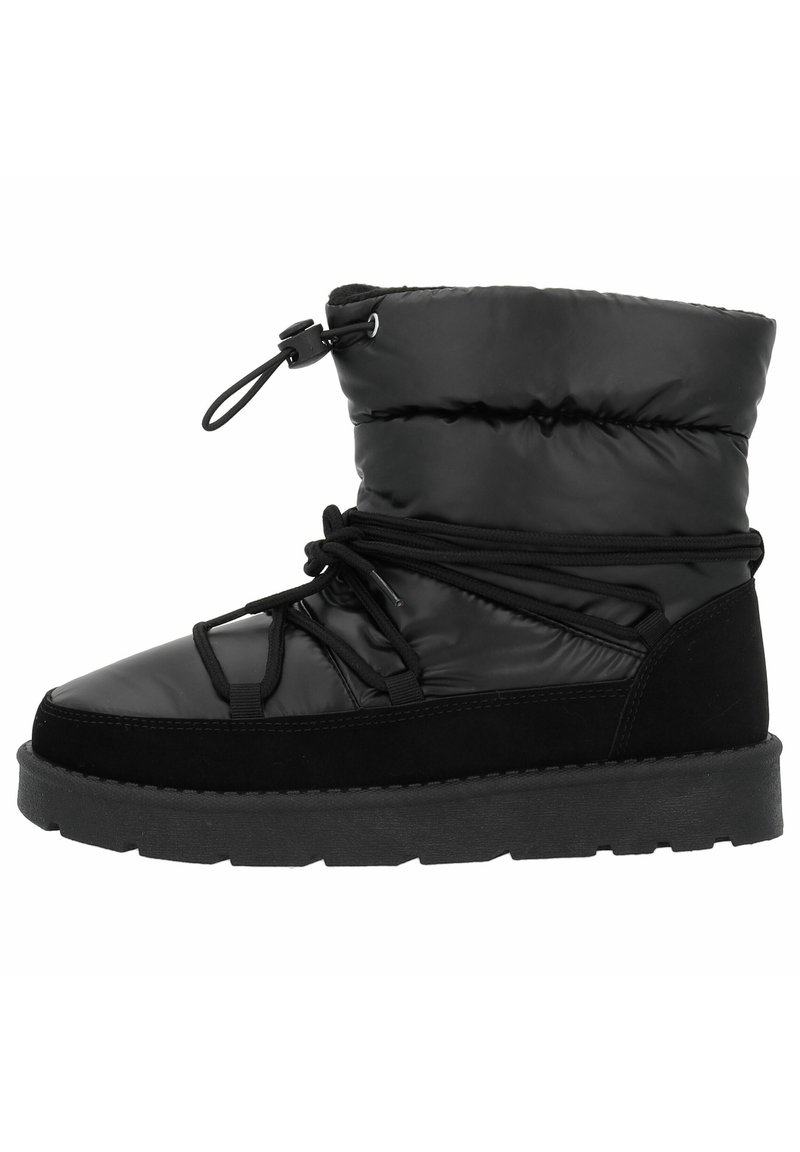 Bottines noires avec un dessus synthétique lustré et rembourré, des accents de daim noir texturé, des sangles ajustables et une semelle en caoutchouc épaisse.