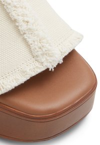 ALDO 68727 - Pantofle na podpatku - open natural