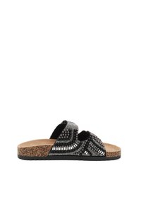 Infradito nere con due cinturini ad anello, decorate con pietre metalliche e paillettes, caratterizzate da una suola in sughero testurizzata e design piatto.