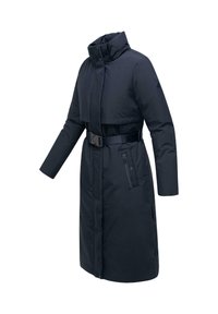 Cappotto imbottito lungo blu navy con colletto alto, vita aderente e tasche laterali. Realizzato in tessuto liscio e isolante.