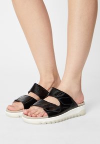 Jana Pantofole - black