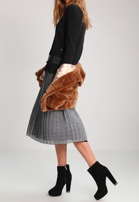Patrizia Pepe Maglione - black
